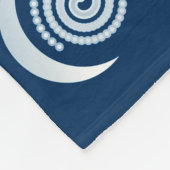 Silver Moon Spiral auf dunkelblau Fleecedecke (Ecke)