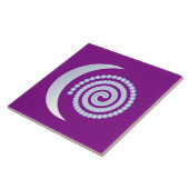 Silver Moon Spiral auf lila Fliese (Seite)