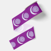 Silver Moon Spiral auf lila Ripsband (Rückseite)