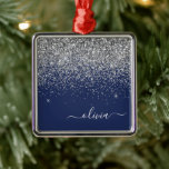 Silver Navy Blue Girl Glitzer Sparkle Monogram Ornament Aus Metall<br><div class="desc">Silver und Navy Blue Glitzer Monogram Name und Initial Christmas Ornament. Das macht den perfekten 16 Geburtstag,  Hochzeit,  Brautparty,  Jubiläum,  Babydusche oder Junggeselinnen-Abschied Geschenk für jemanden,  der Lieben glamourösen Luxus und schicke Stile.</div>