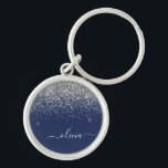 Silver Navy Blue Girl Glitzer Sparkle Monogram Schlüsselanhänger<br><div class="desc">Silver und Navy Blue Sparkle Glitzer Script Monogram Name Keychains (Key Chain). Das macht den perfekten 16 Geburtstag,  Hochzeit,  Brautparty,  Jubiläum,  Babydusche oder Junggeselinnen-Abschied Geschenk für jemanden,  der Lieben glamourösen Luxus und schicke Stile.</div>
