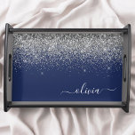 Silver Navy Blue Girl Glitzer Sparkle Monogram Serviertablett<br><div class="desc">Navy Blue und Silver Imitate Sparkle Glitzer Script Monogram Name Place Serviertablett. Dies macht den perfekten Abschluss,  Geburtstag,  Hochzeit,  Brautparty,  Jubiläum,  Babydusche oder Junggeselinnen-Abschied Geschenk für jemanden,  die Lieben glamourösen Luxus und schicke Stile.</div>