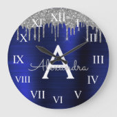Silver Navy Blue Glitzer Brushal Monogramm Große Wanduhr (Vorderseite)
