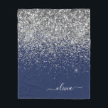 Silver Navy Blue Glitzer Giron Monogram Name Fleecedecke<br><div class="desc">Silber und Navy Blue Imitats Sparkle Glitzer Monogram Name und Initial Fleece Blanket. Das macht den perfekten 16 Geburtstag,  Hochzeit,  Brautparty,  Jubiläum,  Babydusche oder Junggeselinnen-Abschied Geschenk für jemanden,  der Lieben glamourösen Luxus und schicke Stile.</div>