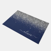 Silver Navy Blue Glitzer Giron Monogram Name Fußmatte (Schrägansicht)