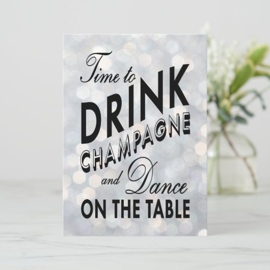 Silver New Year's Time to Drink Champagne Einladung (Stehend Vorderseite)