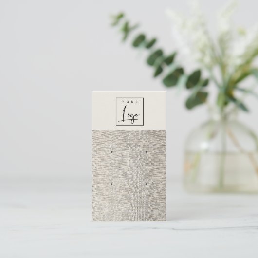 Silver Pearl Leather Texture Earring Display Visitenkarte (Stehend Vorderseite)