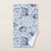 Silver & Periwinkle Blue Floral Toile Badhandtuch Set (Handtuch)