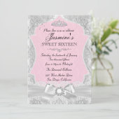 Silver Pink Damask Bow Sweet 16 Einladung (Stehend Vorderseite)