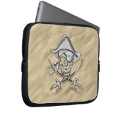 Silver Pirate Skull in der Sand Szene Laptopschutzhülle (Vorne Rechts)