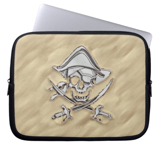 Silver Pirate Skull in der Sand Szene Laptopschutzhülle (Vorderseite)