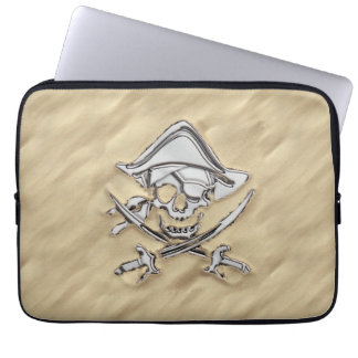 Silver Pirate Skull on the Beach Laptopschutzhülle