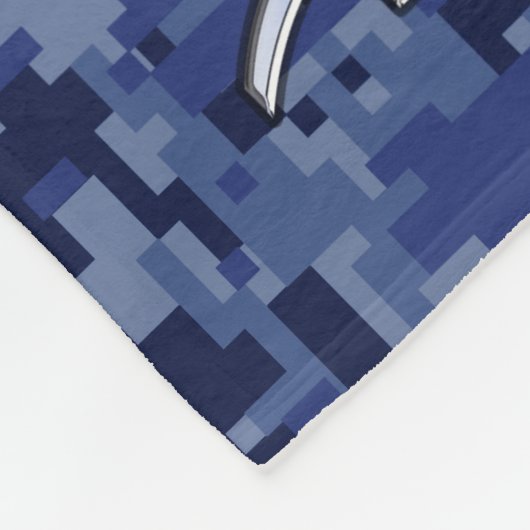 Silver Pisces Zodiac Symbol Navy Blue Digital Camo Fleecedecke (Ecke)