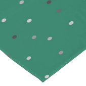 Silver Polka Dots on Green Kurzer Tischläufer (Ecke)