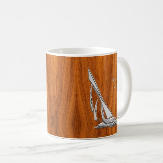 Silver Regatta Sailboat auf Teak Veneer Kaffeetasse (VorderseiteRechts)