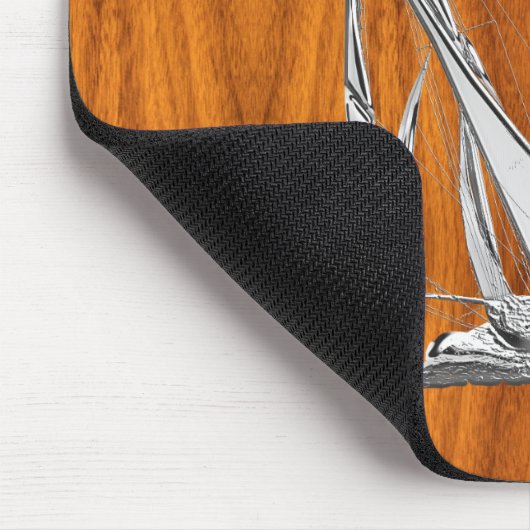 Silver Regatta Sailboat auf Teak Veneer Mousepad (Ecke)