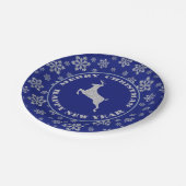 Silver Reindeer Blue Snowflake Pappteller (Schrägansicht)