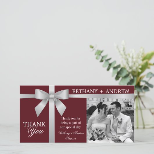 Silver Ribbon Burgundy Wedding Vielen Dank Dankeskarte (Stehend Vorderseite)
