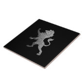 Silver Royal Lion auf der schwarzen Keramik Tile Fliese (Seite)