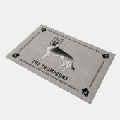 Silver Sable German Shepherd Hund mit benutzerdefi Fußmatte (Schrägansicht)