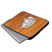 Silver Sail Boat on Teak Veneer Decor Laptopschutzhülle (Vorne Knopf)