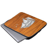 Silver Sail Boat on Teak Veneer Decor Laptopschutzhülle (Vorne Knopf)