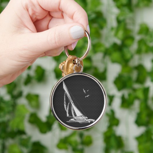 Silver Sailboat auf Carbon Fibre Decor Schlüsselanhänger (Hand)