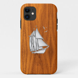 Silver Sailboat auf Teak Veneer Stile iPhone 11 Hülle