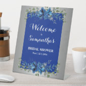 Silver Shimmer: Blaues Brautparty Sockelschild (In Situ)