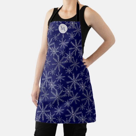 Silver Snowflake Blue Monogram Holiday Schürze (InSitu)
