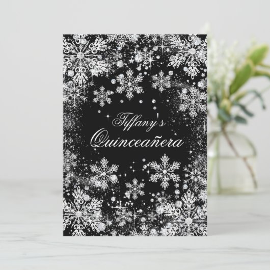 Silver Snowflake Winter Wonderland Quinceanera Einladung (Stehend Vorderseite)