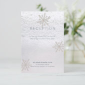 Silver Snowflake Winterweiße Hochzeitsempfehlung Einladung (Stehend Vorderseite)