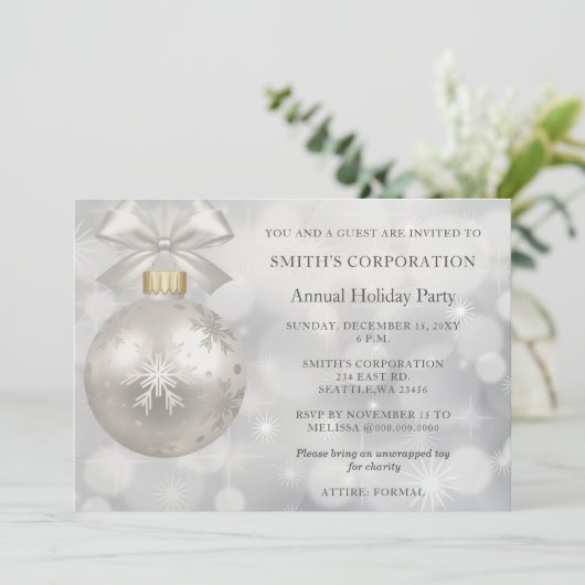 Silver Snowflakes Elegante Corporate Holiday Party Einladung (Stehend Vorderseite)