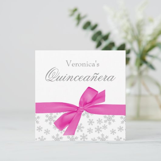 Silver Snowflakes Pink Bow Quinceanera Einladungen (Stehend Vorderseite)
