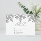 Silver Snowflakes Winter Wedding RSVP Karte (Stehend Vorderseite)