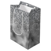 Silver Sparkle Glam Mittlere Geschenktüte (Vorderseite Schrägansicht)