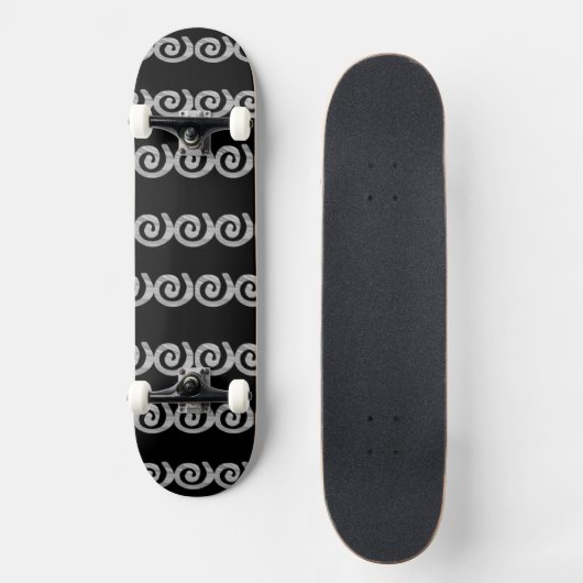 Silver Spirals Muster auf schwarz Skateboard (Vorderseite)