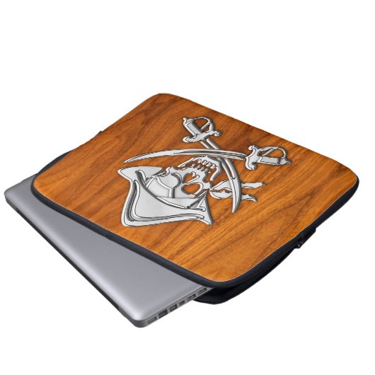 Silver Style Pirate on Teak Veneer Laptopschutzhülle (Vorne Knopf)