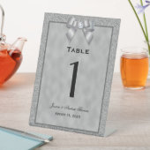 Silver & Stylish Glitzer Wedding Tischnummer Sockelschild (In Situ)