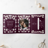 Silver Sword & Shield Mittelalterliche Fantasie Ro Dreifach Gefaltete Einladung (Innenseite)