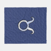 Silver Taurus Zodiac Sign Navy Blue Digital Camouf Fleecedecke (Vorderseite (Horizontal))