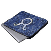 Silver Taurus Zodiac Sign Navy Blue Digital Camouf Laptopschutzhülle (Vorne Knopf)