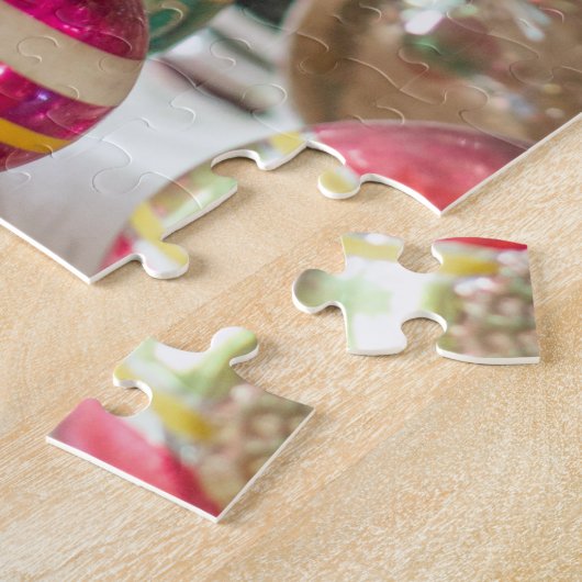 Silver Tinsel Tree mit Shiny Brite Ornaments Puzzle (Seite)