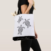 Silver Tribal Turtles White Coastal Monogram Tasche (Von Nahem)