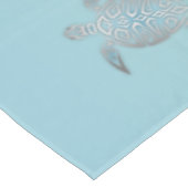 Silver Turquoise Sea Turtles Küstenmuster Tischdecke (Schrägansicht)