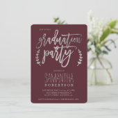 Silver typography burgundy Graduierungsparty Einladung (Stehend Vorderseite)