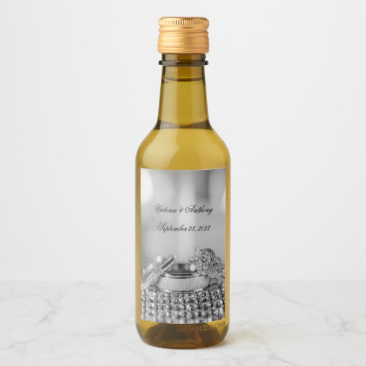 Silver Wedding Eleganname Date Script Mini Weinetikett (Vorderseite)