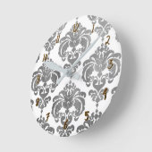 Silver & White Damask Glam Modern Personalisiert Runde Wanduhr (Winkel)