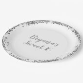 Silver White Glitzer Glam Edge Sweet 16 Party Pappteller (Schrägansicht)