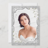 Silver White Quinceanera Foto Einladung (Rückseite)